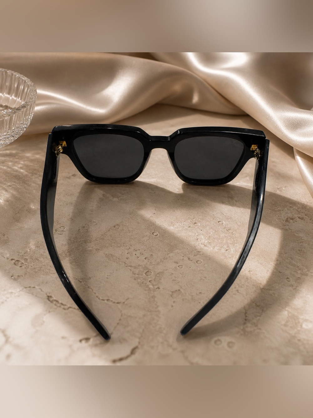 LOUIS VUITTON Square Sunglasses Limited Edition - Picture 8 of 16